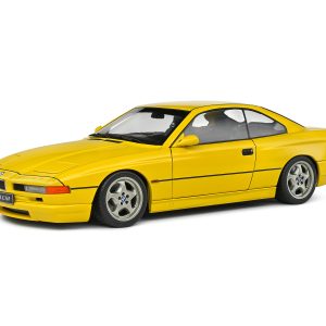 vieille voiture de sport coupe jaune