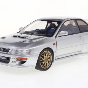 vieille voiture de sport grise