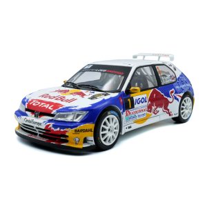 vieille voiture de rallye blanche rouge et bleu