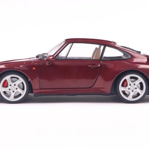 vieille voiture de sport coupe bordeaux