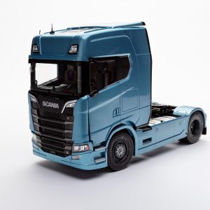 gros tracteur de camion bleu