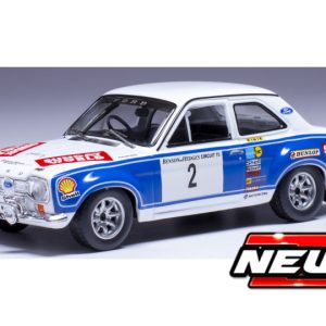 vieille voiture de rallye bleu et blanche