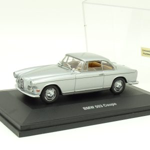 vieille voiture coupe grise