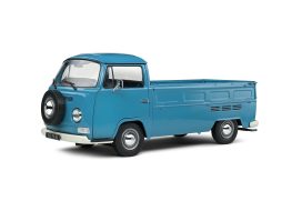 vieille camionnette pick up bleu