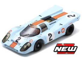 vieille voiture de course bleu