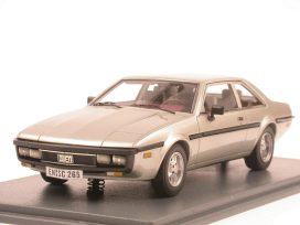 vieille voiture coupe grise