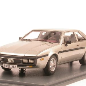 vieille voiture coupe grise