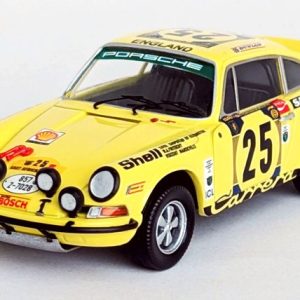 vieille voiture de sport coupe jaune