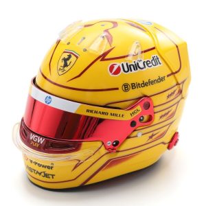 casque de pilote de course formule 1 jaune