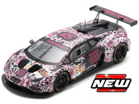 voiture de course noire et rose