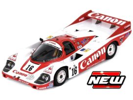 vieille voiture de course rouge et blanche