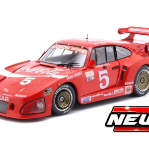 vieille voiture de course rouge