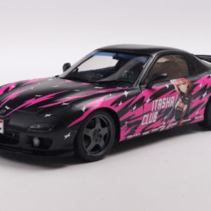 vieille voiture de sport coupe noire et rose