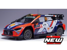 voiture de rallye bleu et rouge