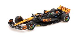 voiture de course formule 1 orange et noire