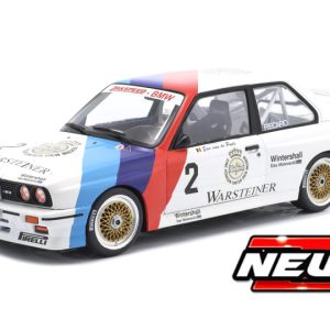 vieille voiture de course blanche rouge et bleu