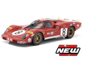 vieille voiture de course italienne rouge