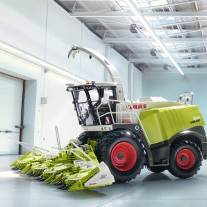 grosse machine agricole verte