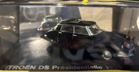 vieille voiture presidentielle française noire