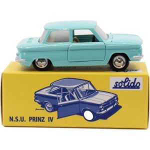 vieille voiture française turquoise