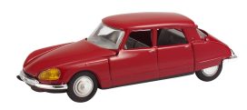vieille voiture française rouge