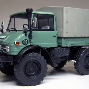 vieux camion tracteur agricole vert