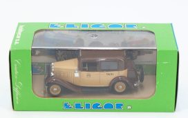 vieille voiture taxi parisien brune