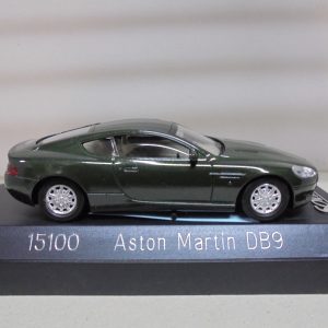 vieille voiture anglaise coupe verte