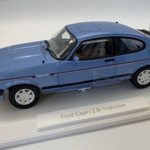 vieille voiture coupe bleu
