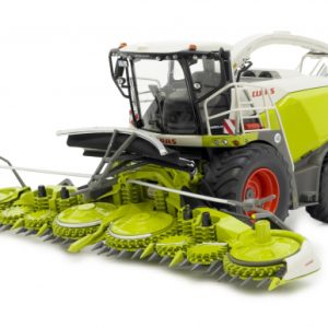 grosse machine agricole verte et blanche