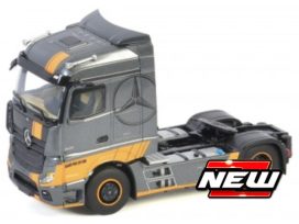 camion gris et orange