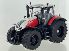 gros tracteur agricole rouge et blanc