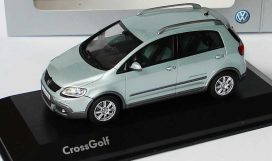 vieille voiture grise