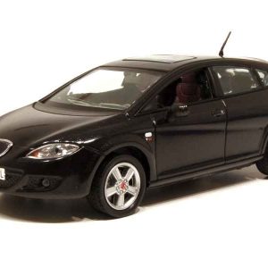 vieille voiture espagnole noire