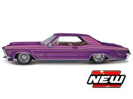 vieille voiture americaine mauve