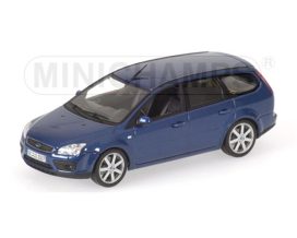 vieille voiture break bleu