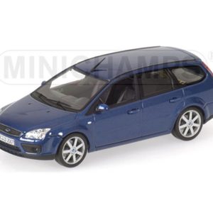 vieille voiture break bleu