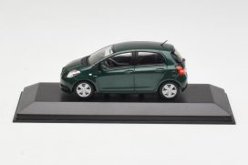 vieille voiture verte