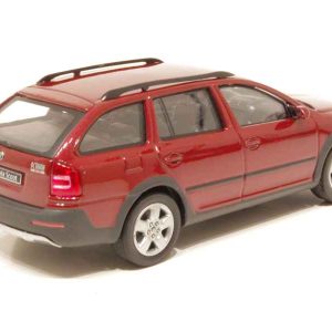 vieille voiture break rouge