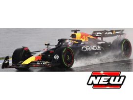 voiture de course formule 1 mauve