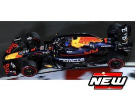 voiture de course formule 1 mauve