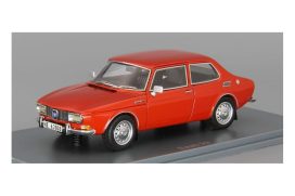 vieille voiture suedoise rouge