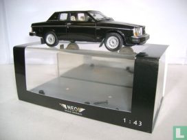 voiture suedoise coupe noire