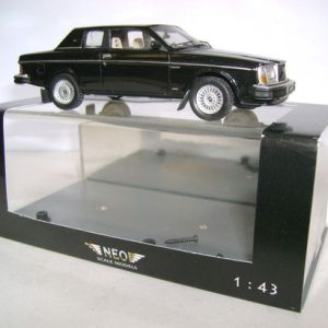 voiture suedoise coupe noire