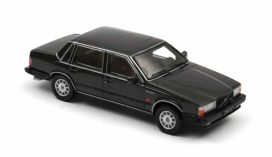 vieille voiture suedoise berline noire