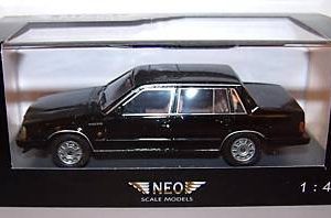 vieille voiture suedoise noire 