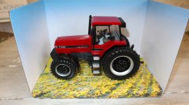 gros tracteur agricole rouge