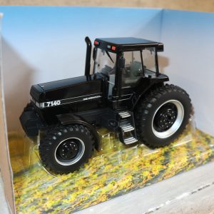 vieux tracteur agricole noire