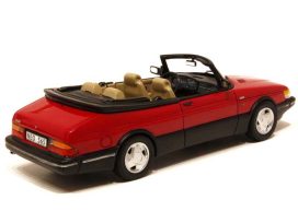 vieille voiture suedoise cabriolet rouge