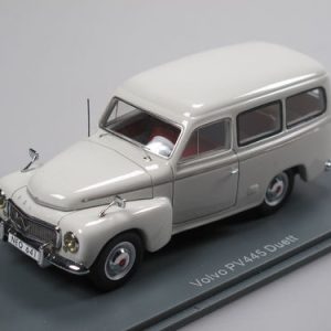 vieille voiture suedoise break grise